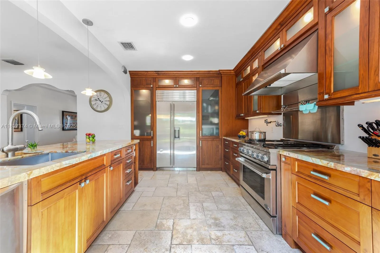 Miami Beach, Florida 33140, United States, 3 Bedrooms Bedrooms, ,2 BathroomsBathrooms,Residential,Active,157016