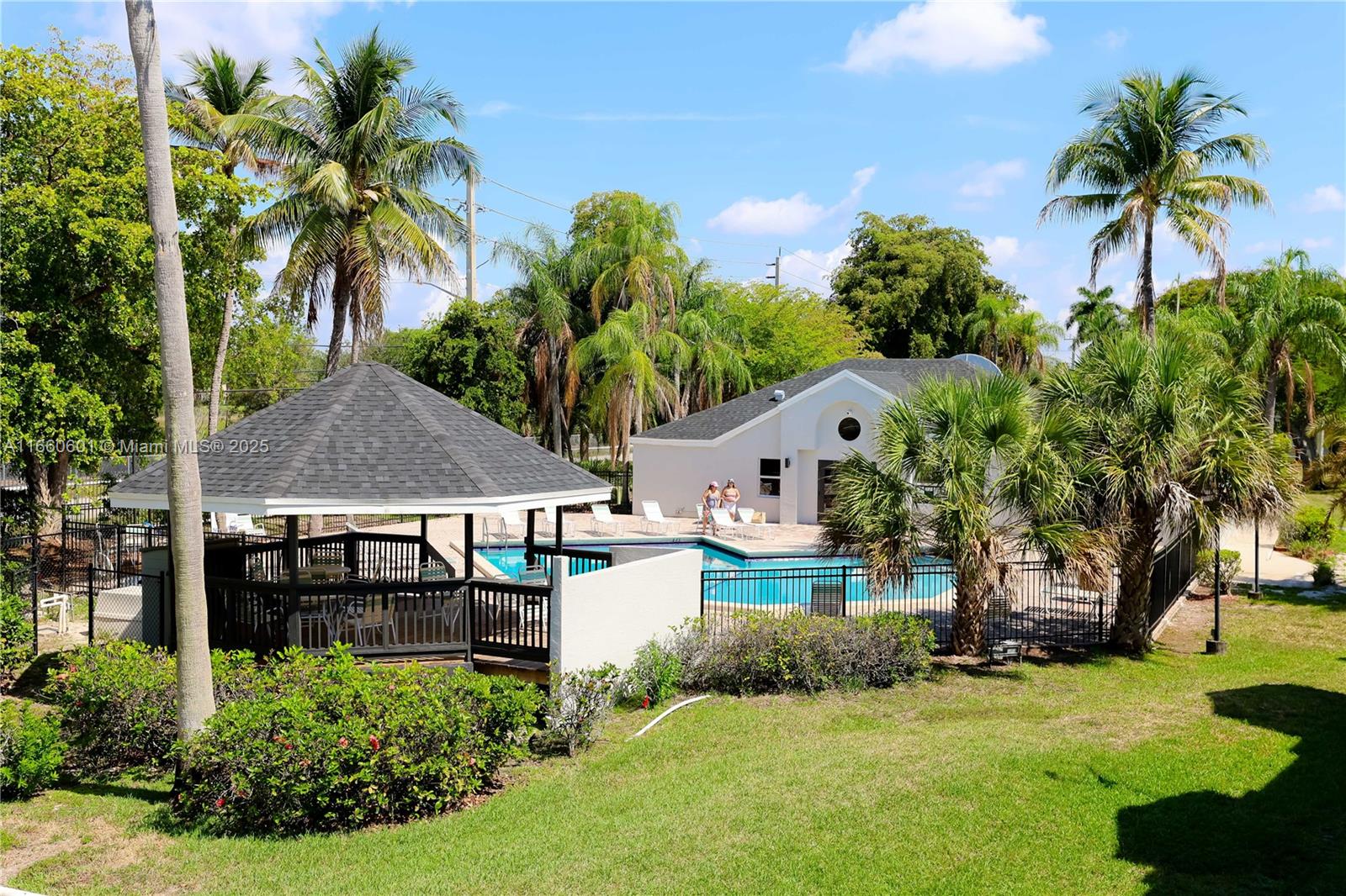 FAIRWAY GREENS CONDO HOME - Residential