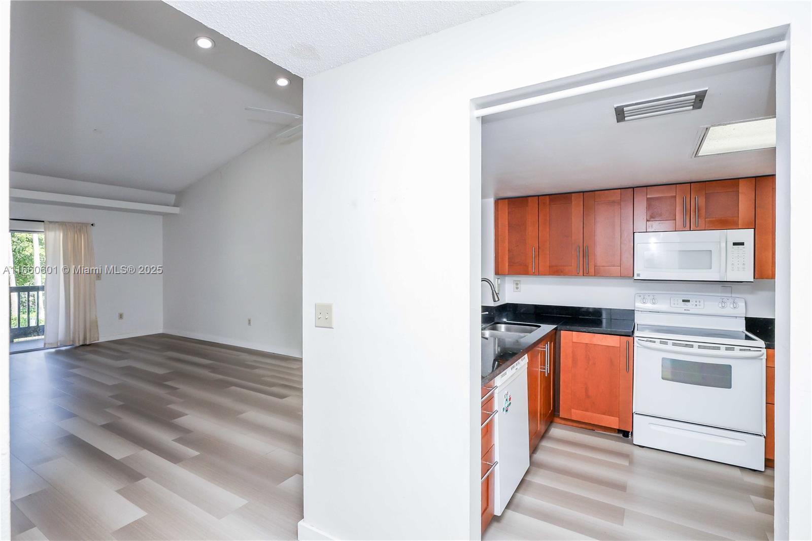 FAIRWAY GREENS CONDO HOME - Residential