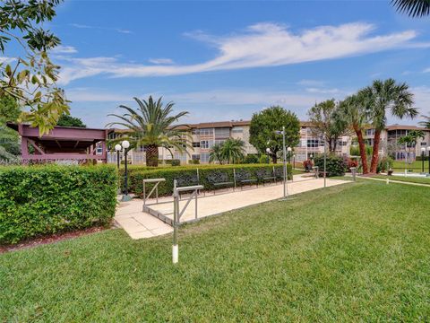 A home in Lauderdale Lakes