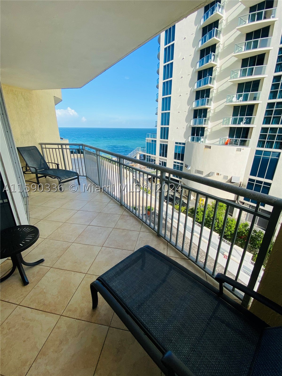 17375 Collins Ave 705