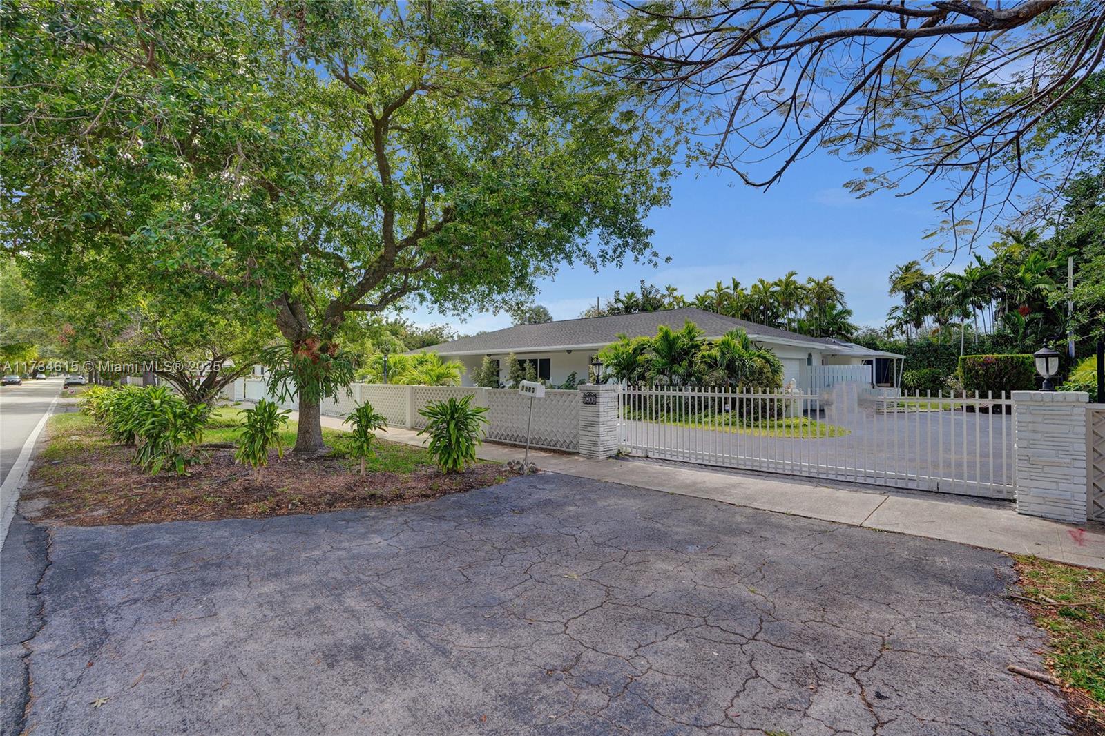 Property for Sale at 7360 Sw 120th St, Pinecrest, Miami-Dade County, Florida - Bedrooms: 4 
Bathrooms: 2  - $1,599,999