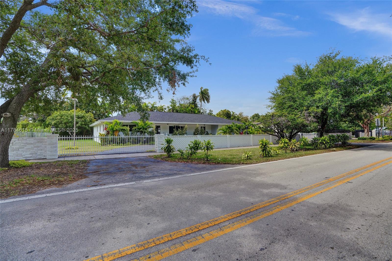 Property for Sale at 7360 Sw 120th St, Pinecrest, Miami-Dade County, Florida - Bedrooms: 4 
Bathrooms: 2  - $1,599,999