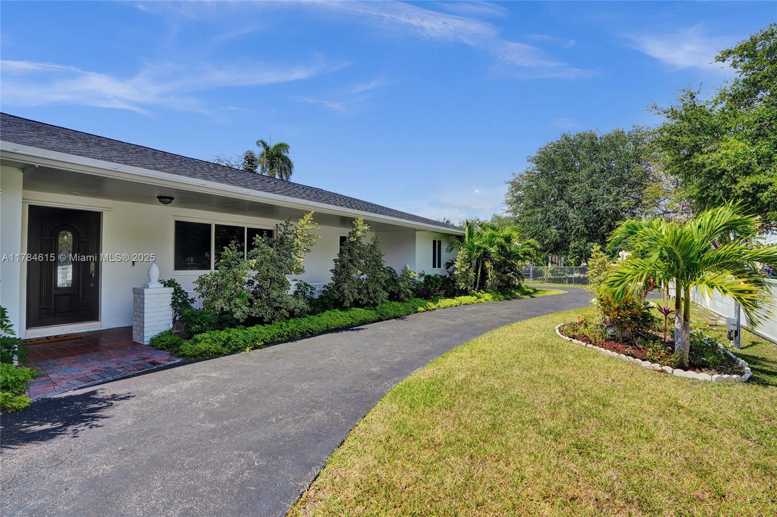 Property for Sale at 7360 Sw 120th St, Pinecrest, Miami-Dade County, Florida - Bedrooms: 4 
Bathrooms: 2  - $1,599,999