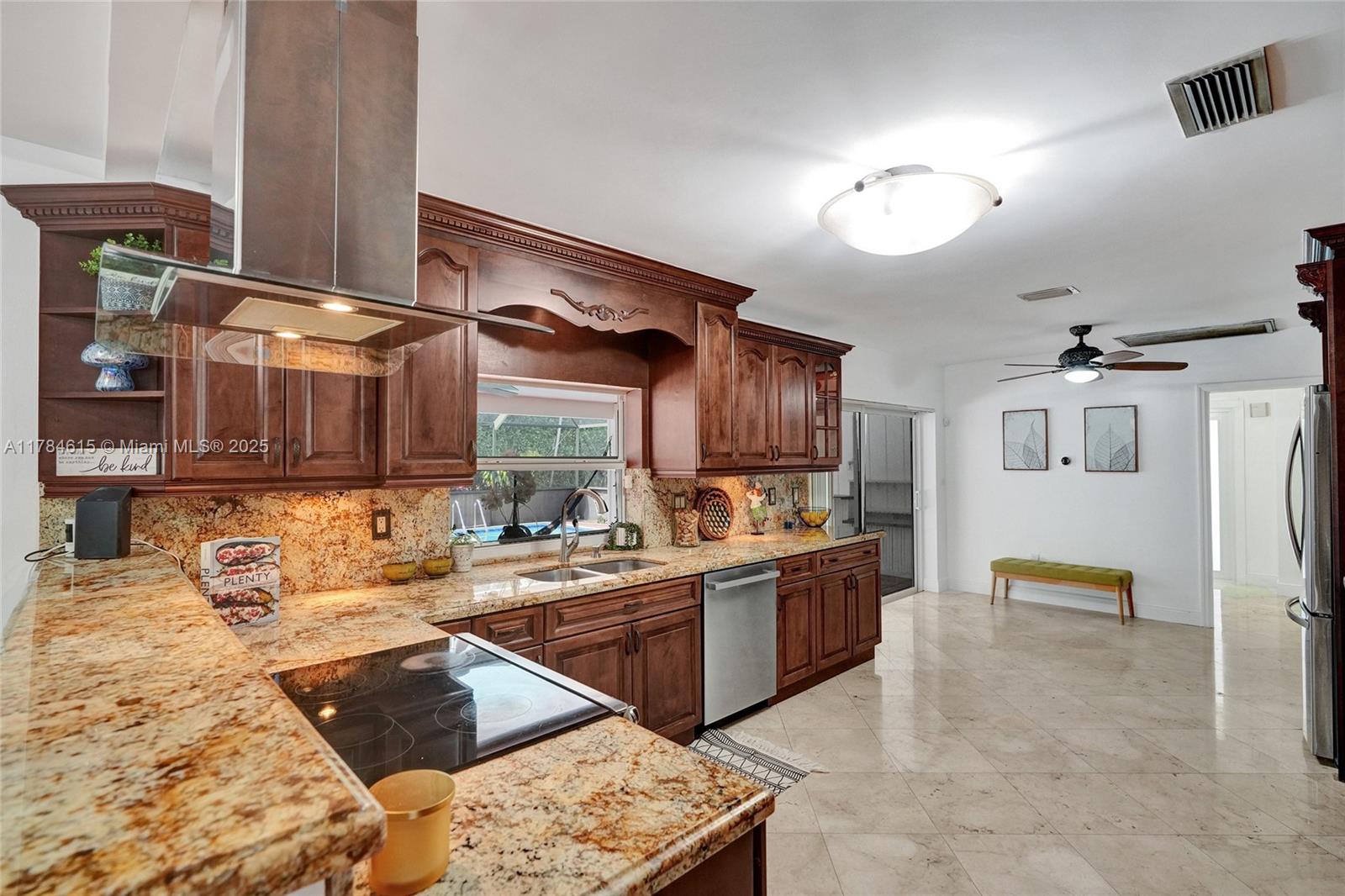 HALLMARK HGTS ESTS 7TH AD - Residential