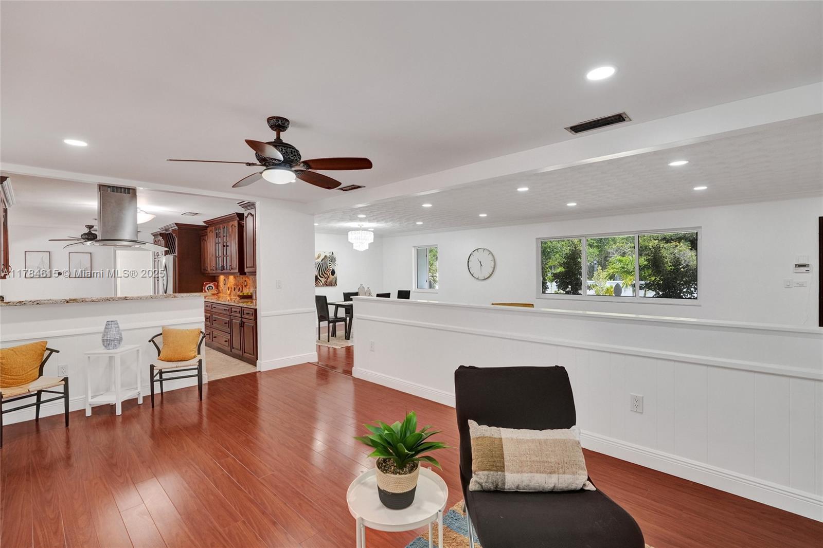 HALLMARK HGTS ESTS 7TH AD - Residential