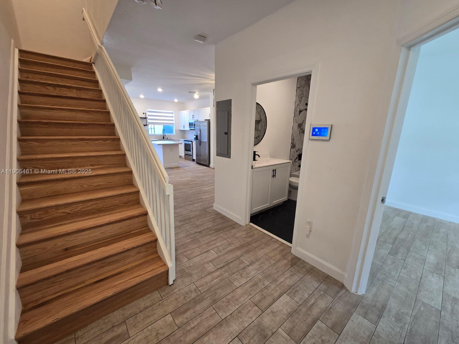 View photos, virtual tours, details... 2705 SE 15th St