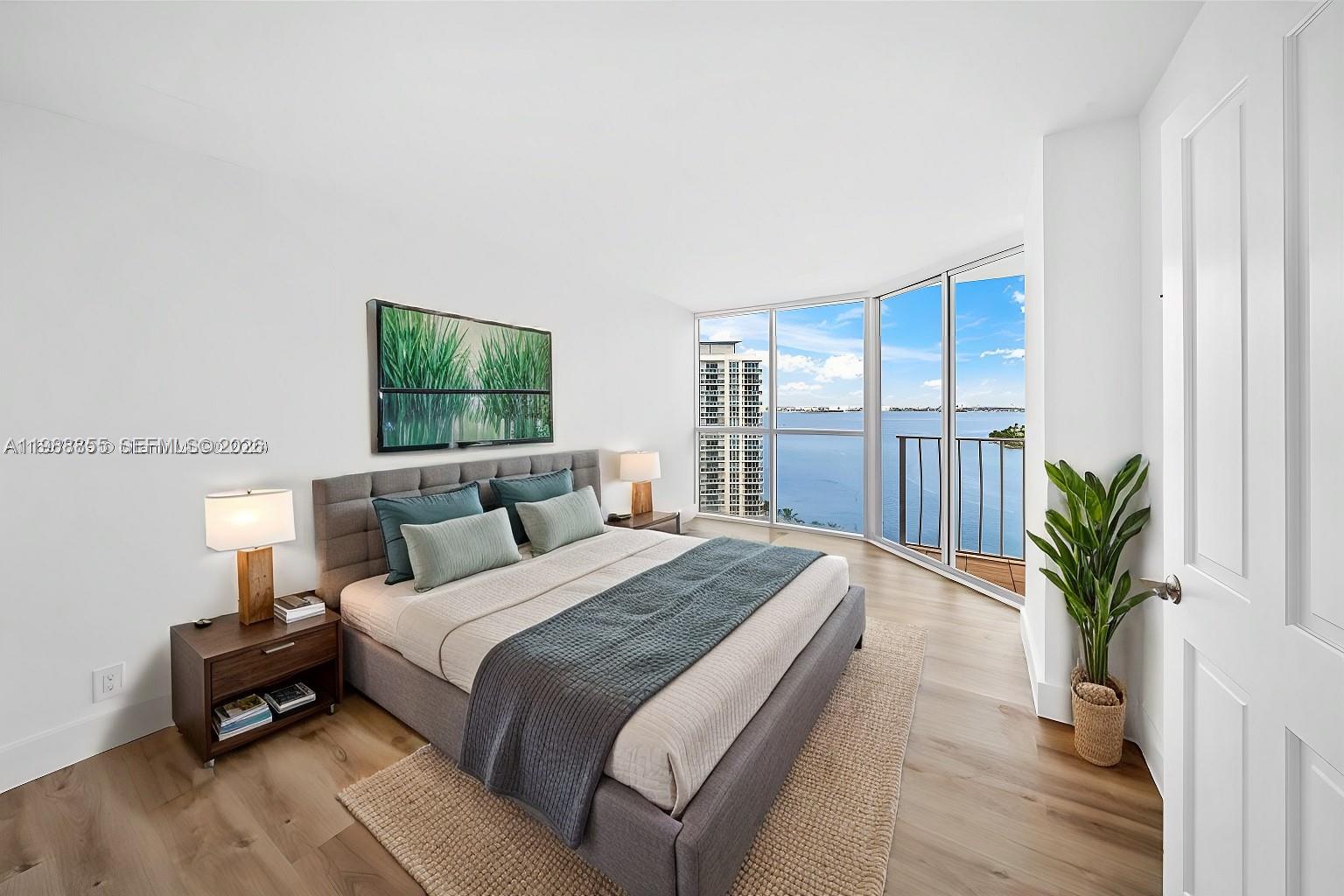 7601 E Treasure Dr 1915