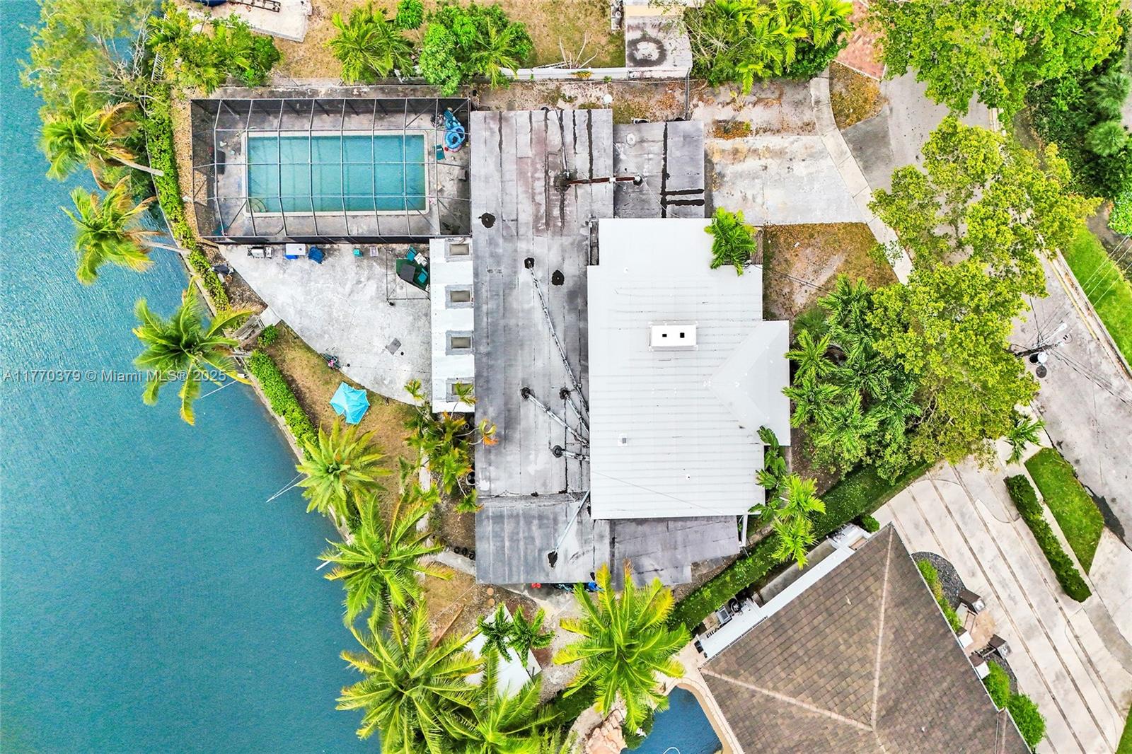 2140 Hibiscus Cir