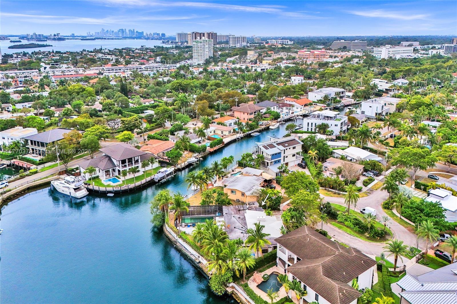 2140 Hibiscus Cir