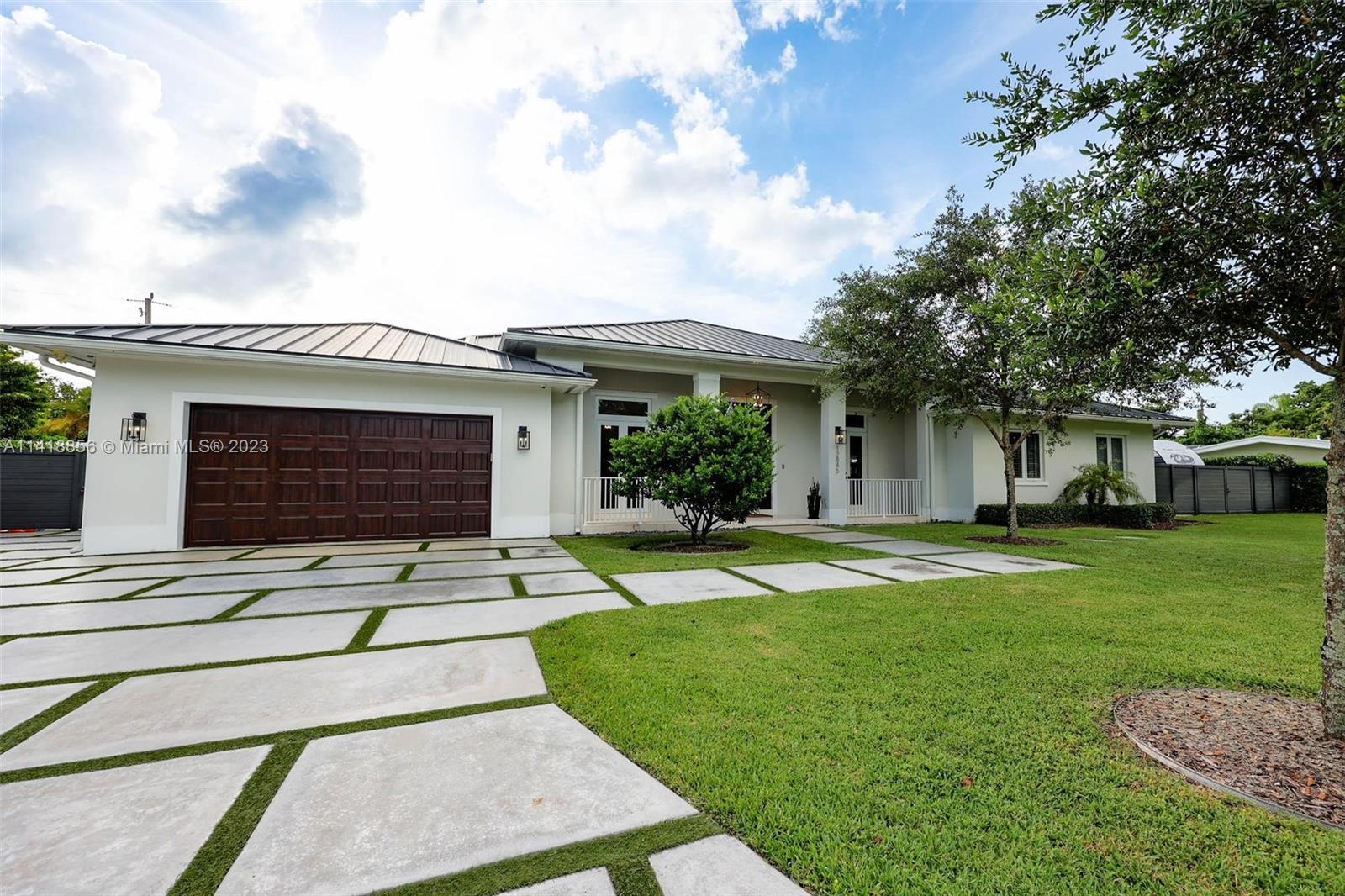 SUNILAND MANOR - Residential