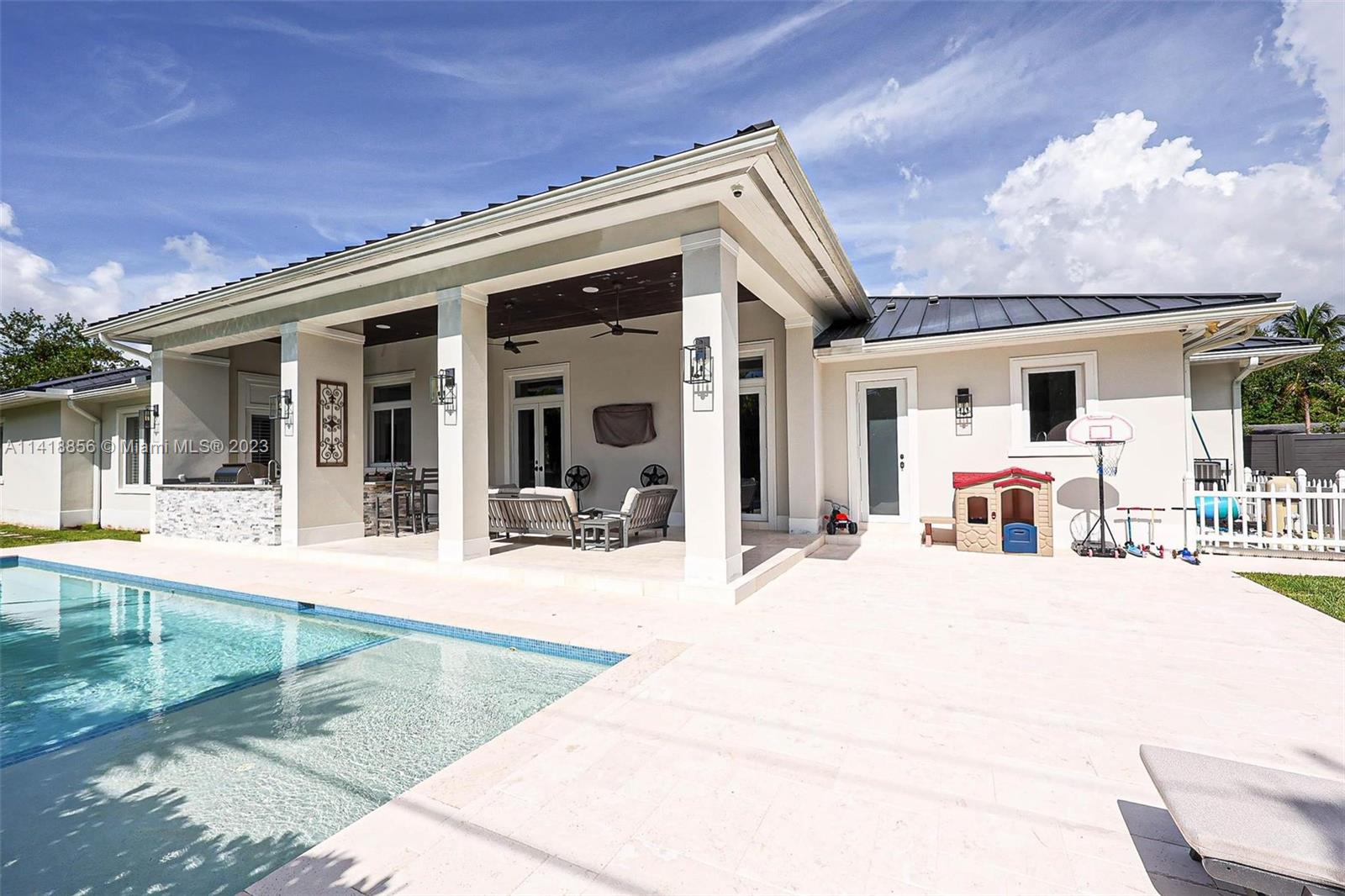 SUNILAND MANOR - Residential