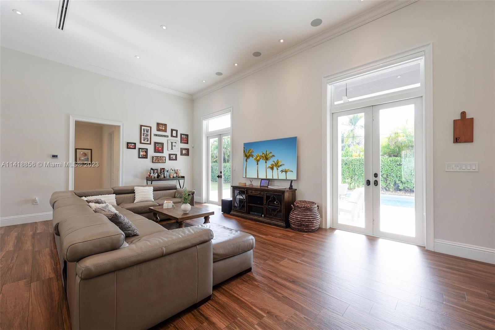 SUNILAND MANOR - Residential