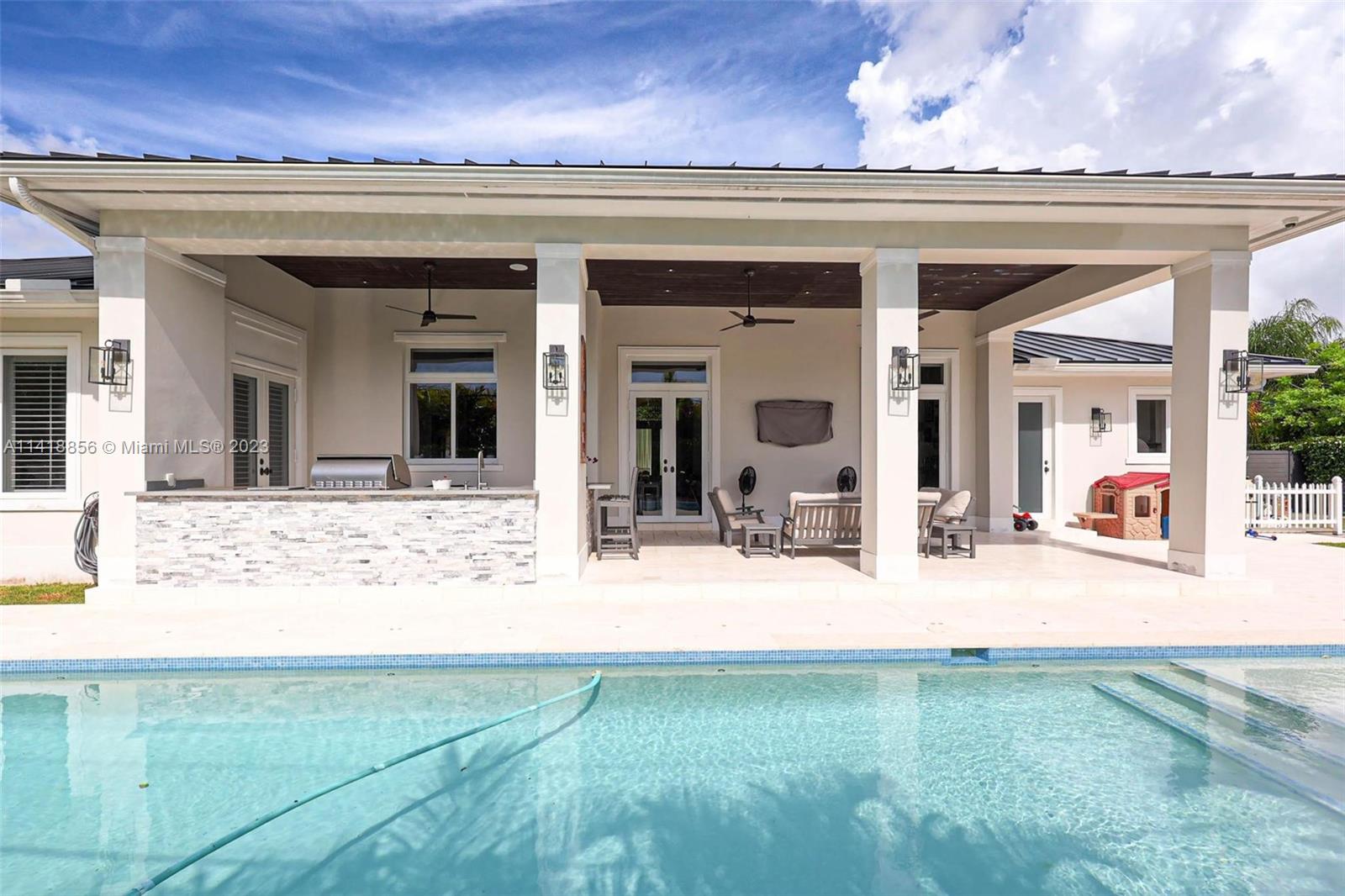 SUNILAND MANOR - Residential