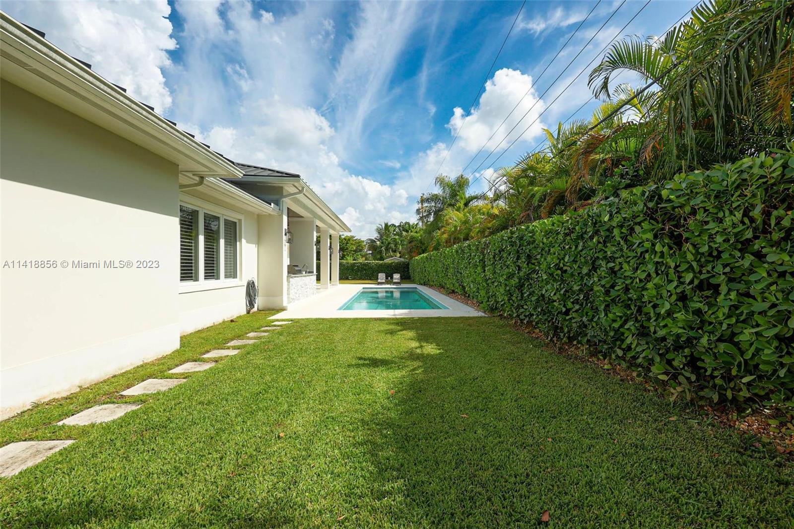 SUNILAND MANOR - Residential