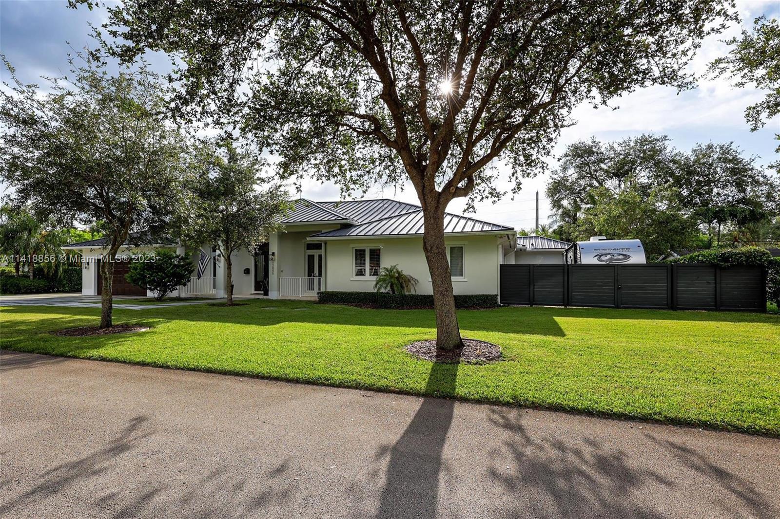 SUNILAND MANOR - Residential