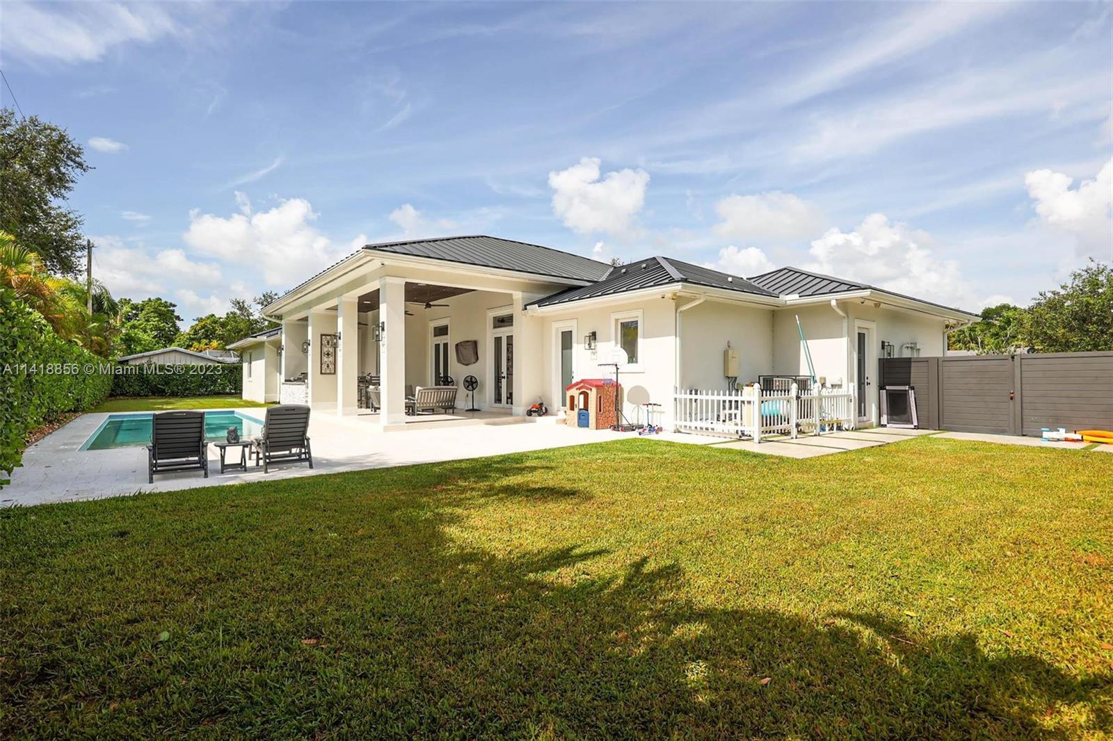 SUNILAND MANOR - Residential