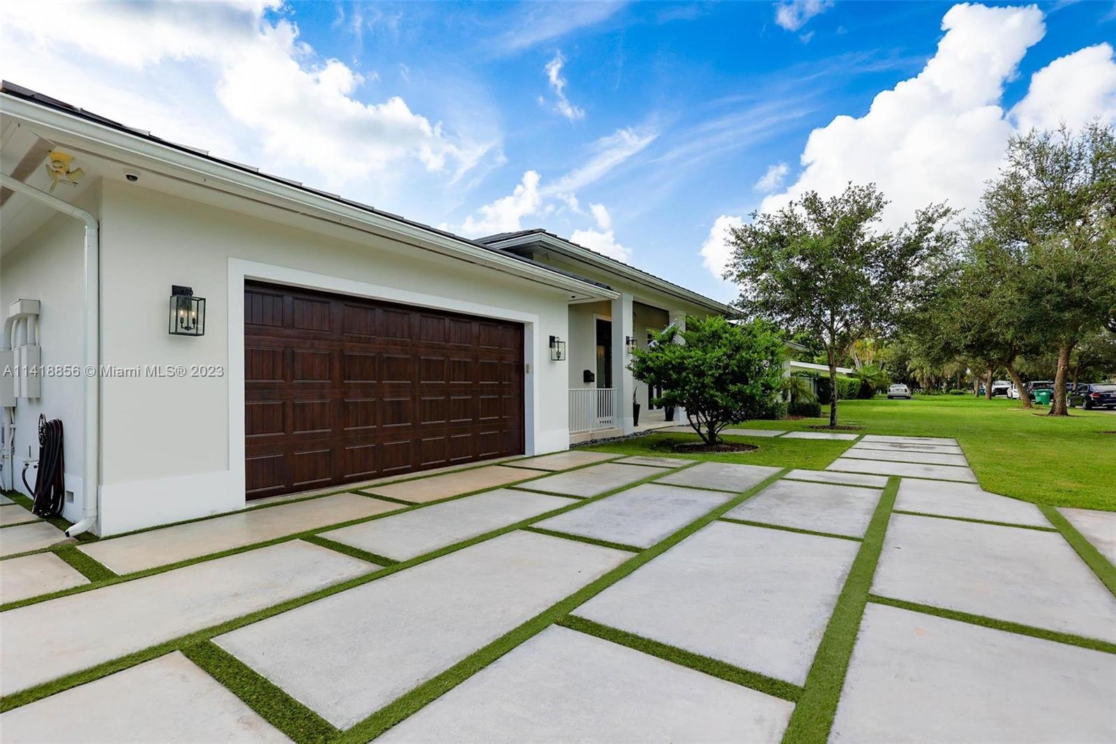 SUNILAND MANOR - Residential