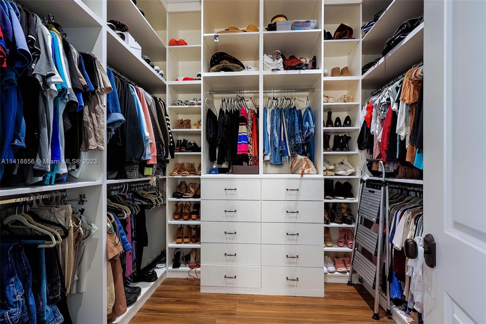 SUNILAND MANOR - Residential