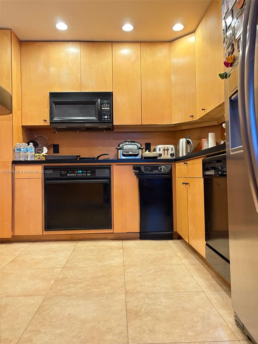 HEMISPHERES CONDO - Residential Lease