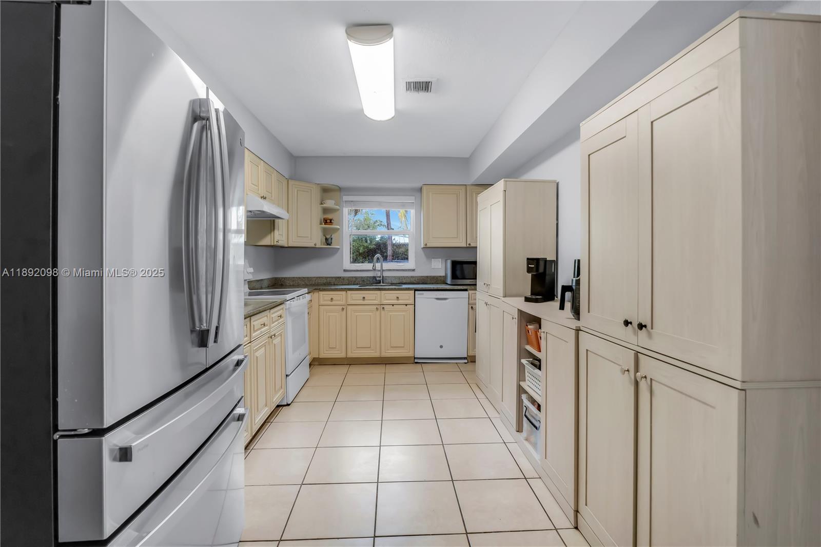LLOYD ESTATES - Residential