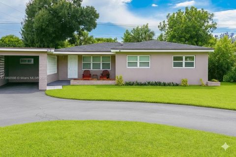 312 NW 35th St Oakland Park FL 33309