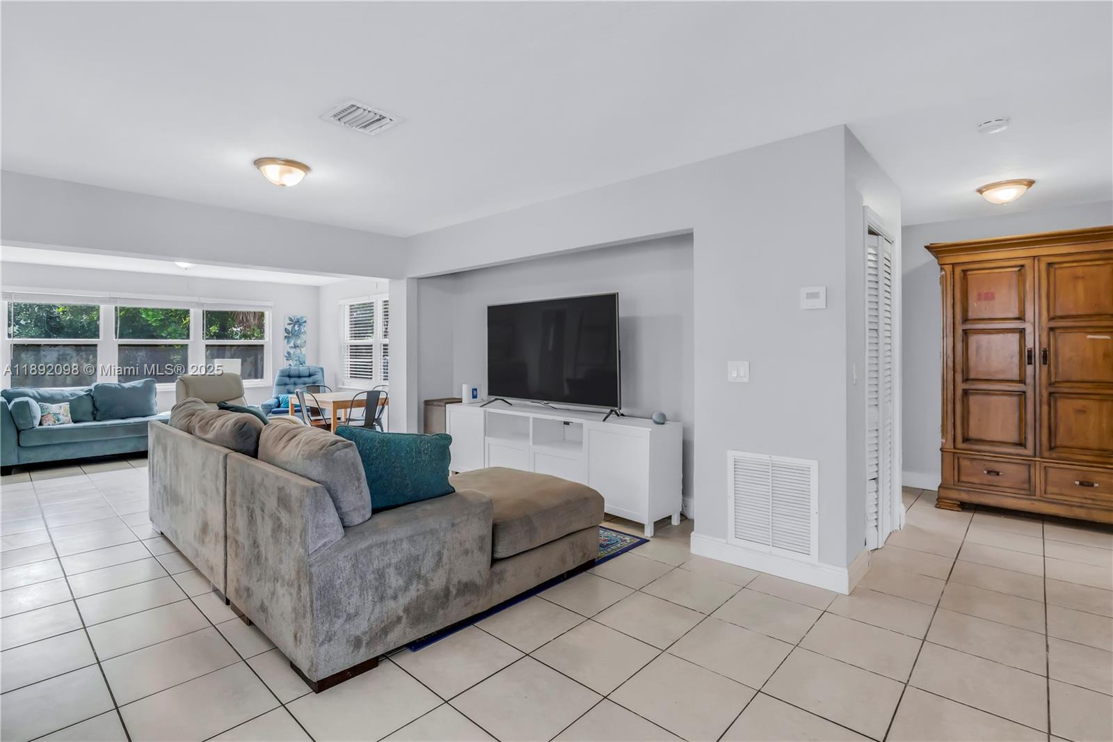 LLOYD ESTATES - Residential