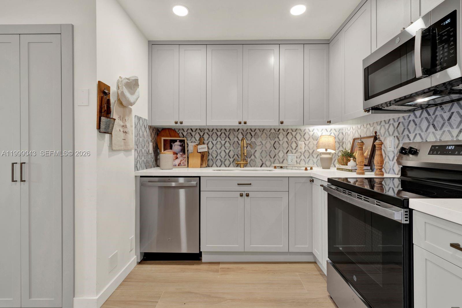 MAHOGANY KEY CONDO #3 - Residential