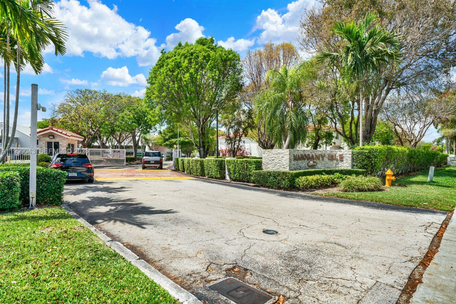 MAHOGANY KEY CONDO #3 - Residential