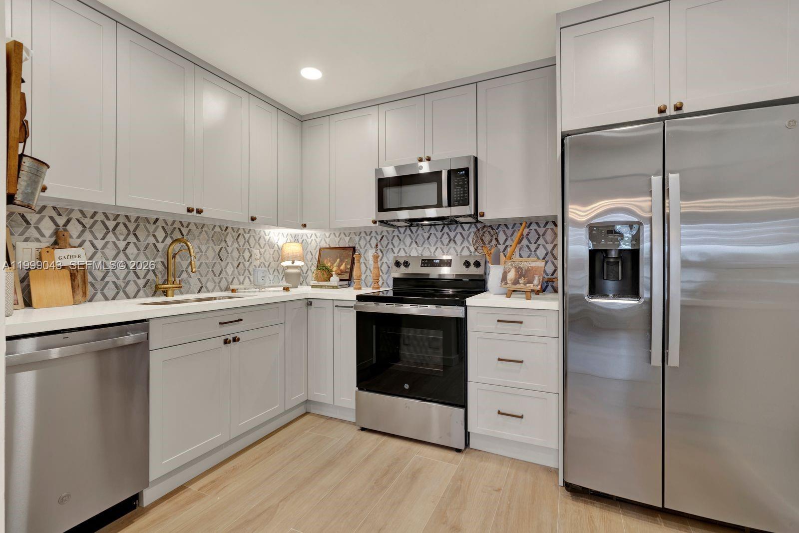 MAHOGANY KEY CONDO #3 - Residential