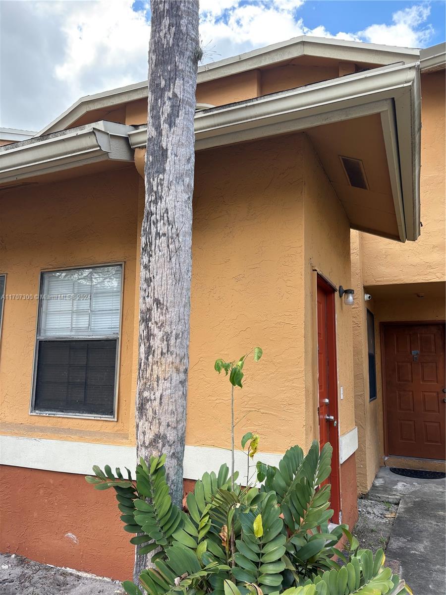 2491 Nw 56th Ave 4-17, Lauderhill, Miami-Dade County, Florida - 1 Bedrooms  
1 Bathrooms - 