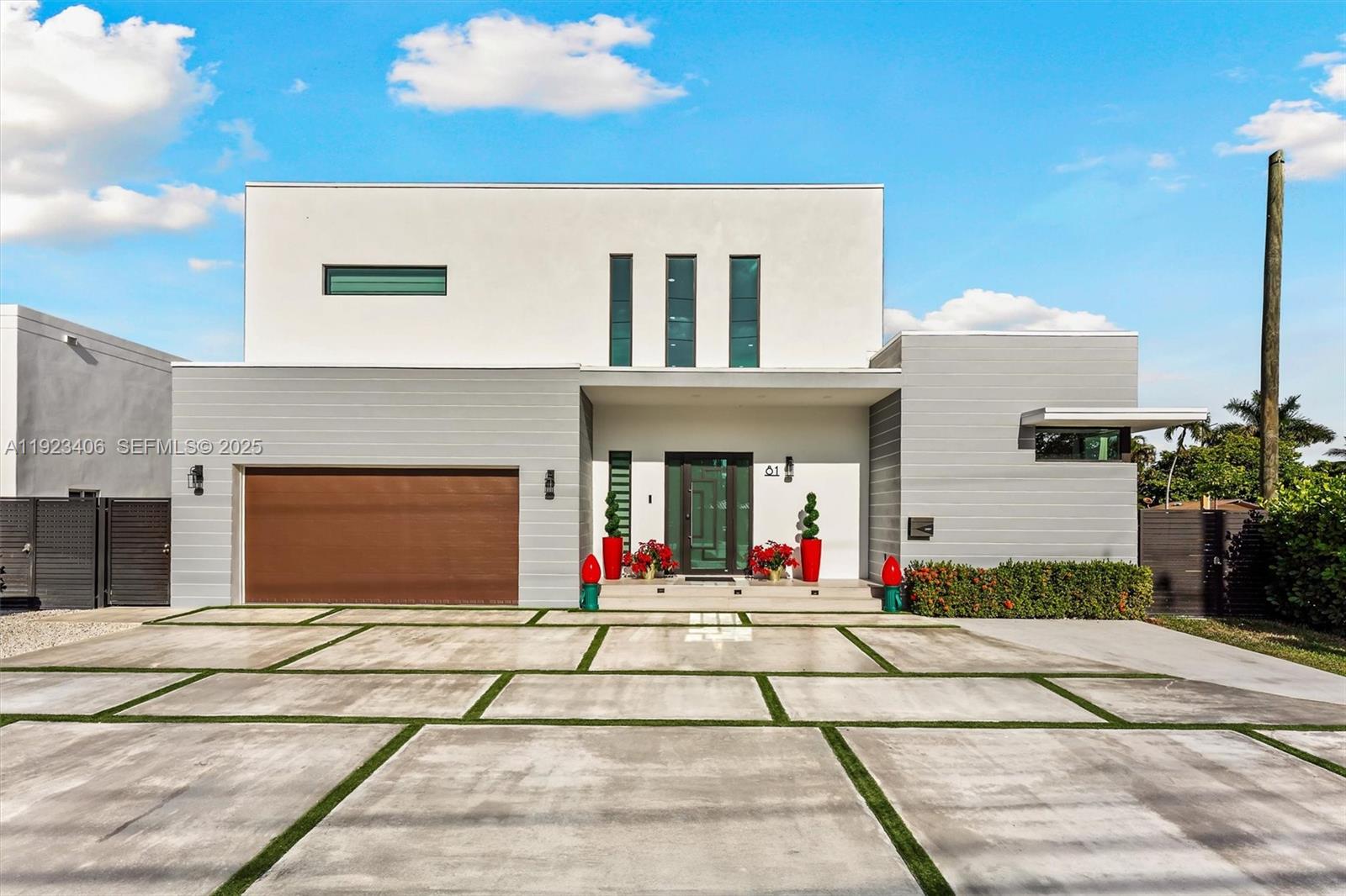 81 S Royal Poinciana Blvd