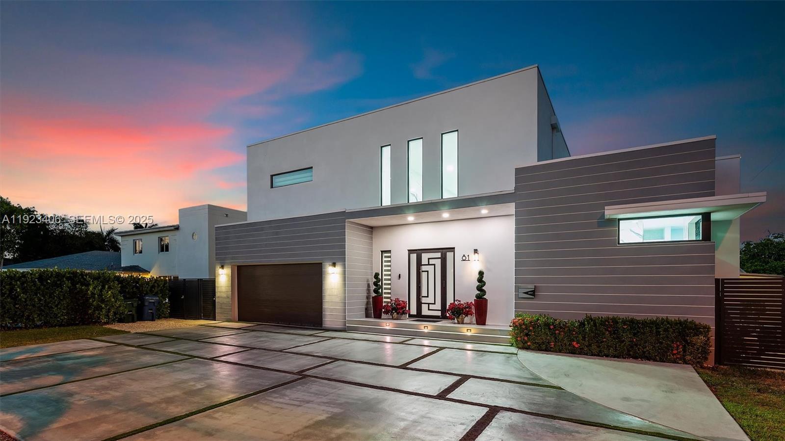 81 S Royal Poinciana Blvd