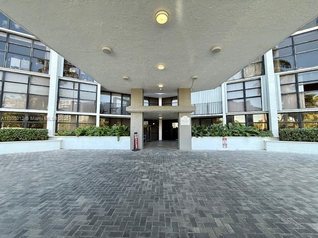 200 Leslie Dr 829