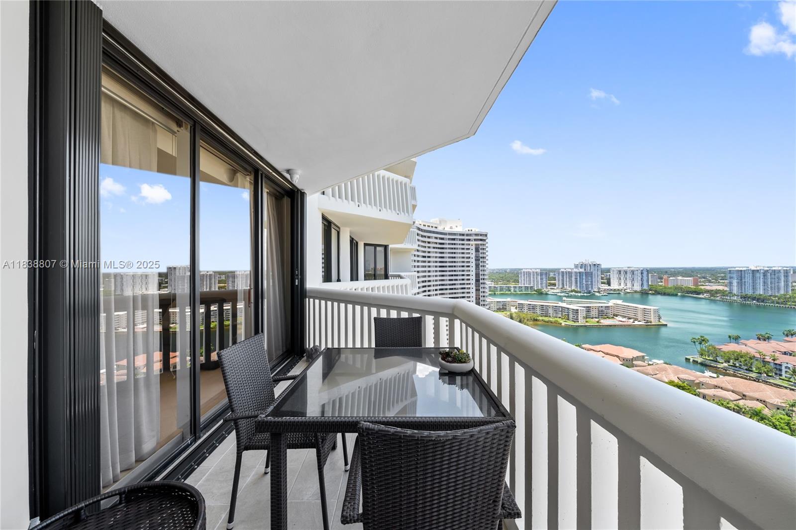 2000 ISL BLVD WILLIAMS IS - Residential