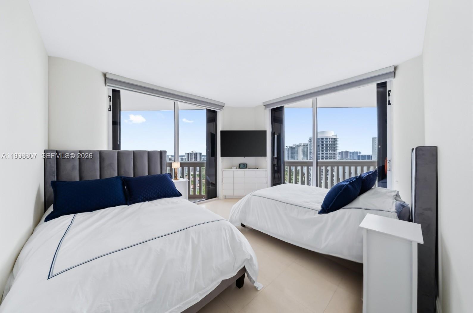 2000 ISL BLVD WILLIAMS IS - Residential