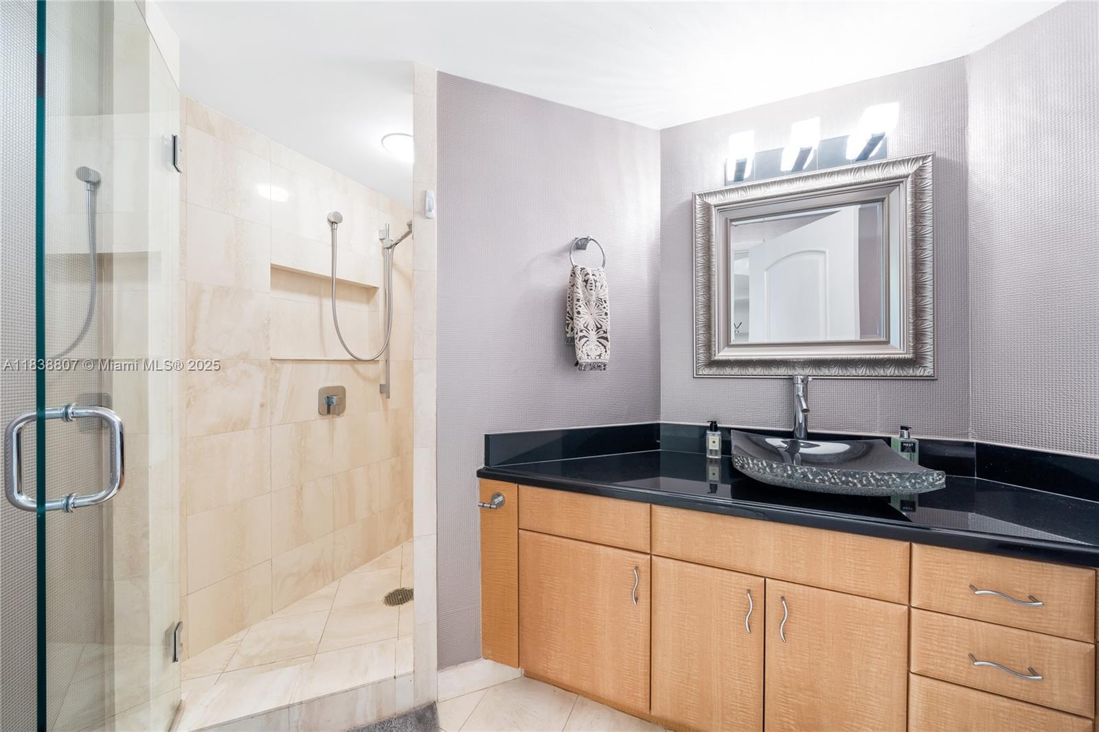 2000 ISL BLVD WILLIAMS IS - Residential