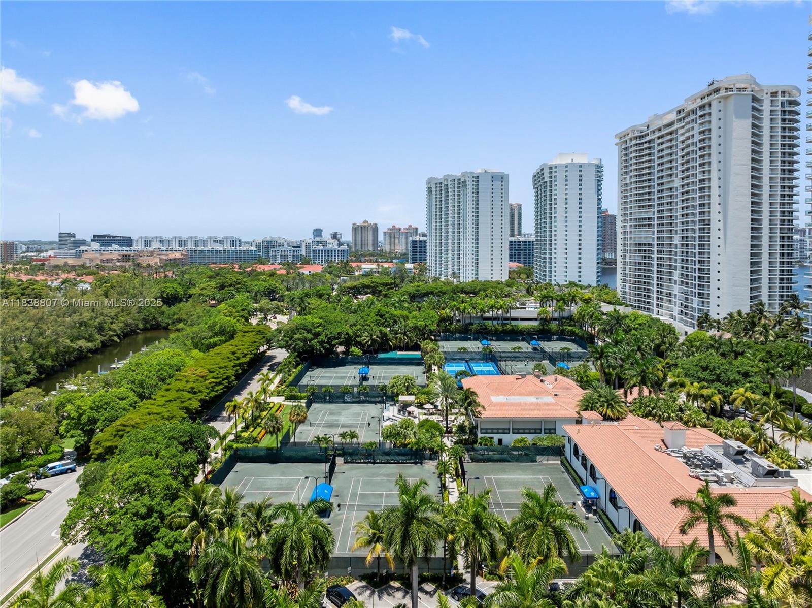 2000 ISL BLVD WILLIAMS IS - Residential