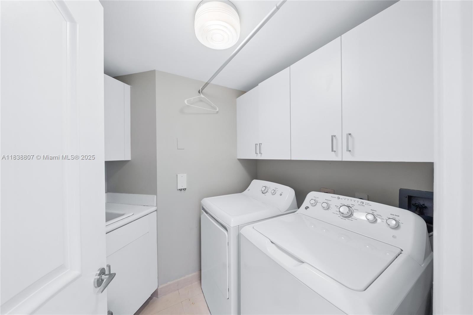 2000 ISL BLVD WILLIAMS IS - Residential