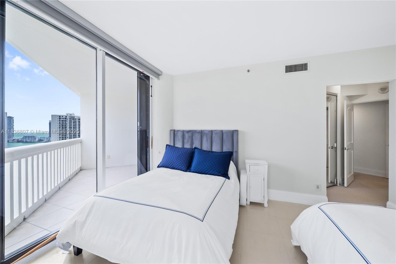 2000 ISL BLVD WILLIAMS IS - Residential