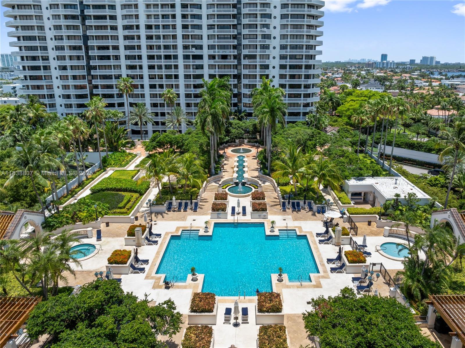 2000 Island Blvd 2409