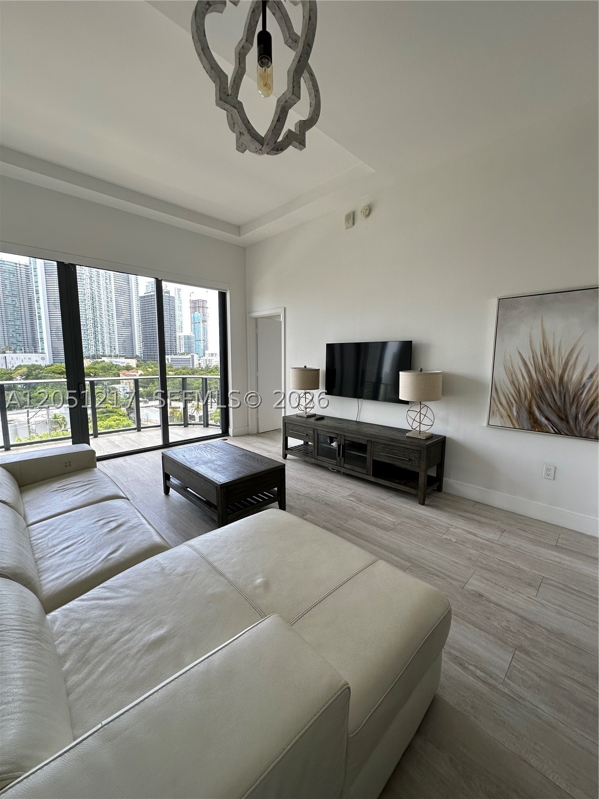 121 NE 34th St L605