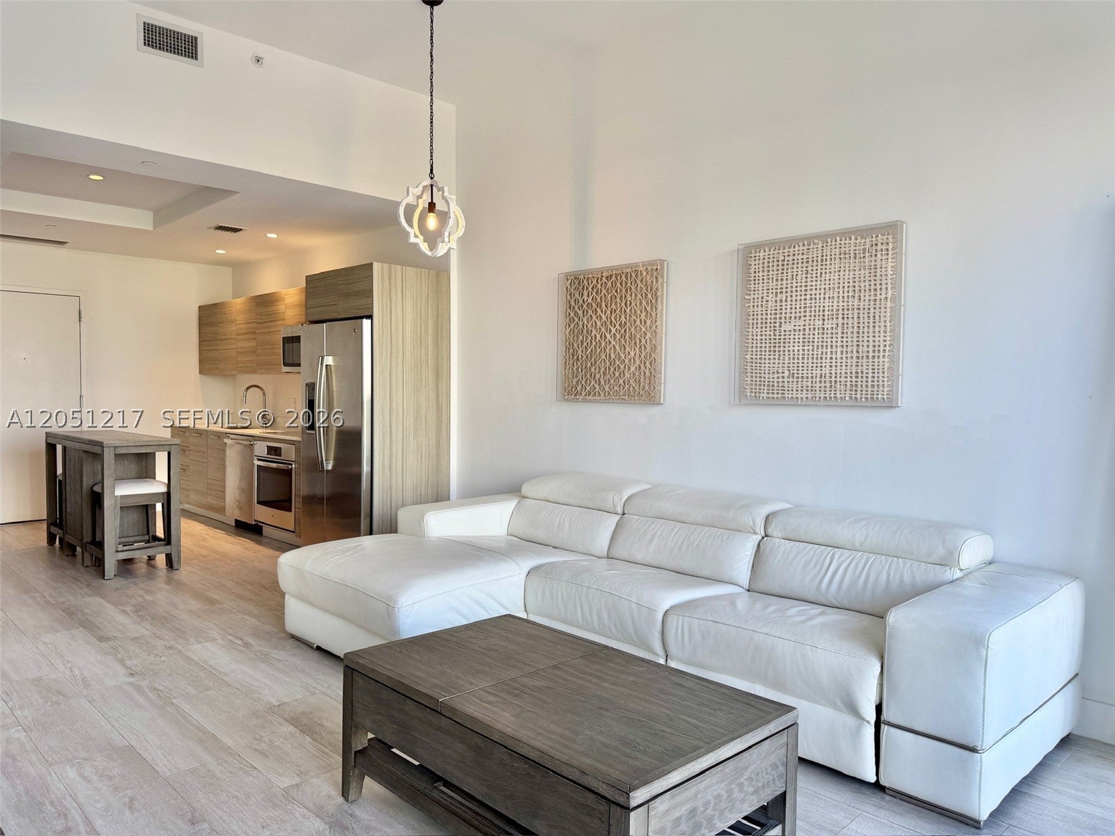 121 NE 34th St L605