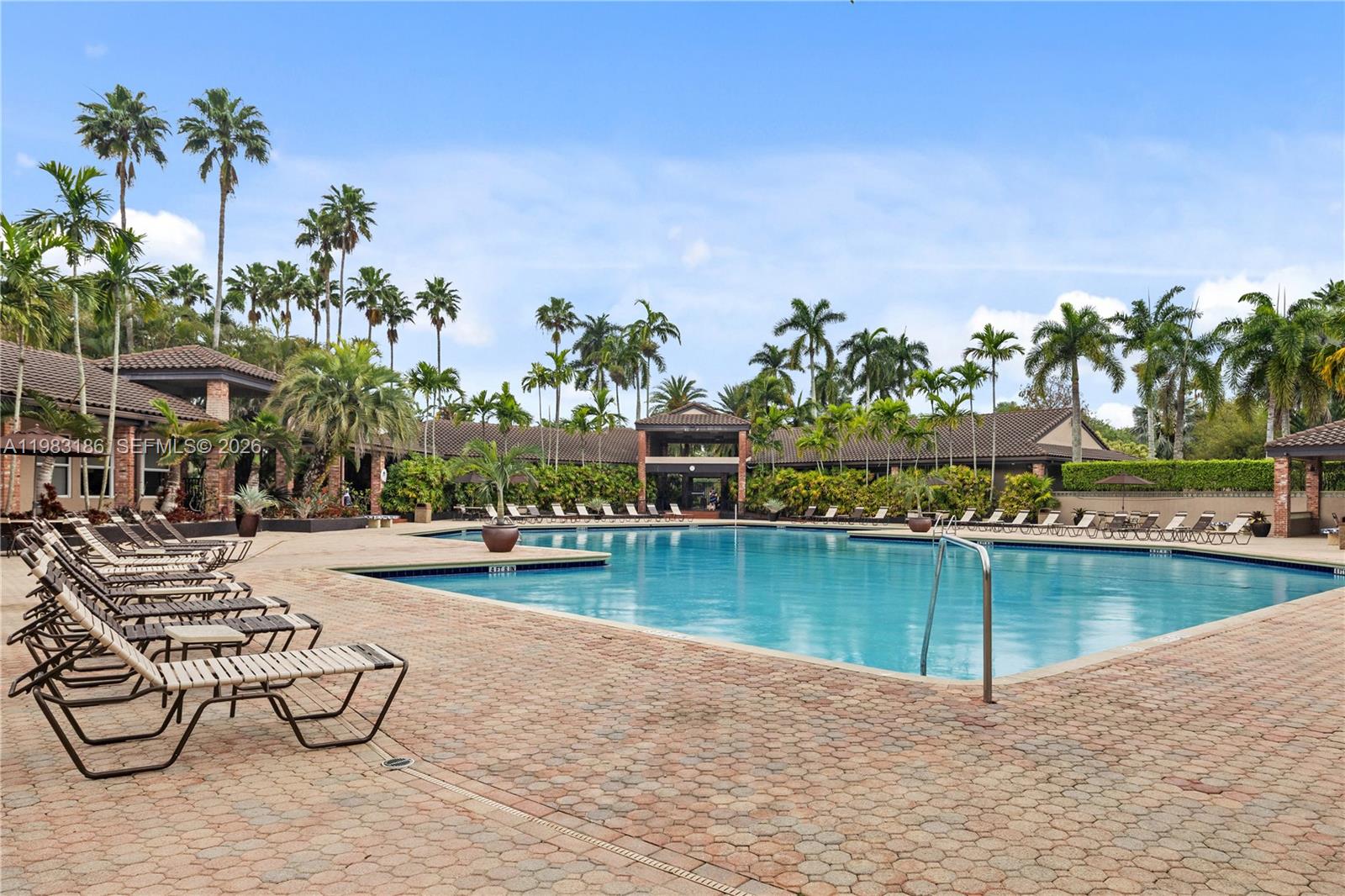 EMBASSY LAKES - Residential