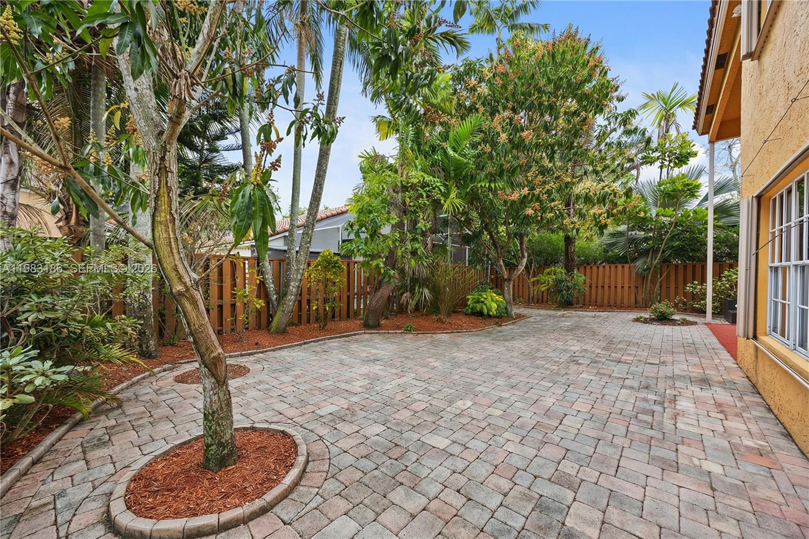 EMBASSY LAKES - Residential