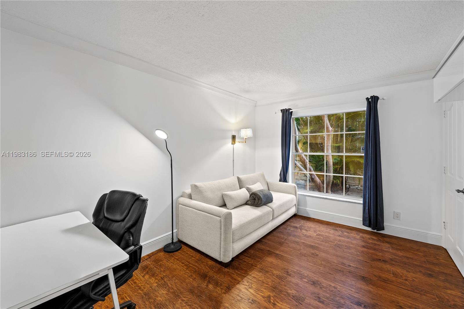 EMBASSY LAKES - Residential