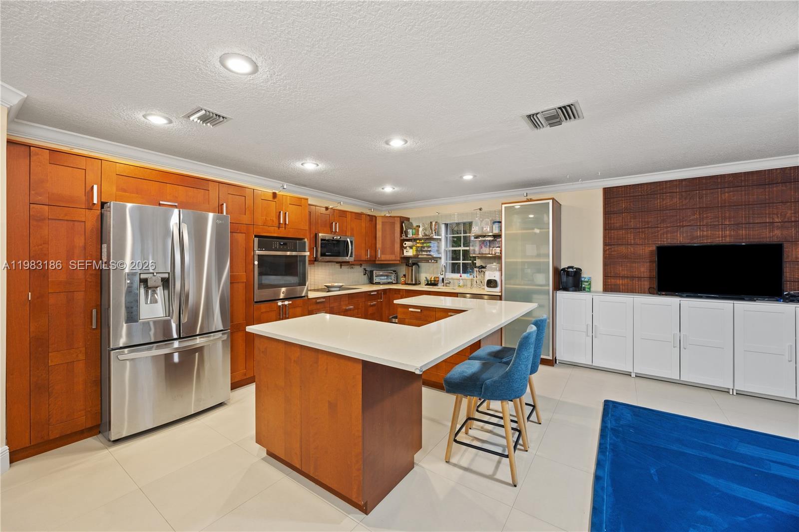 EMBASSY LAKES - Residential