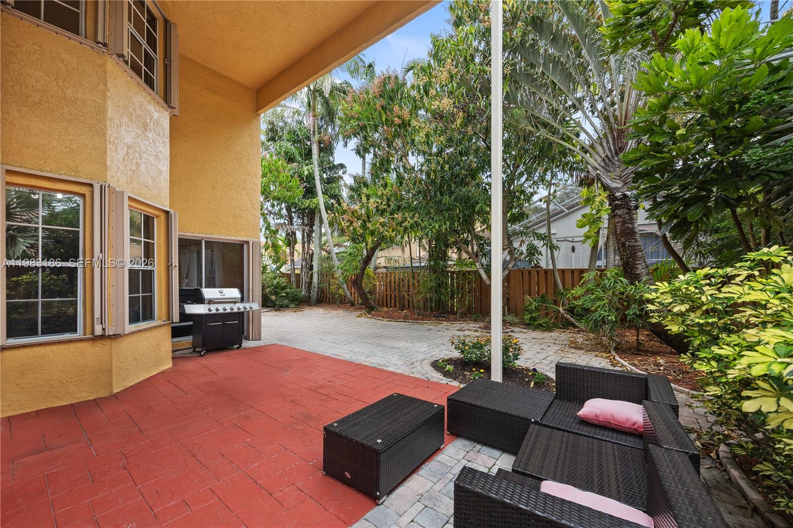 EMBASSY LAKES - Residential