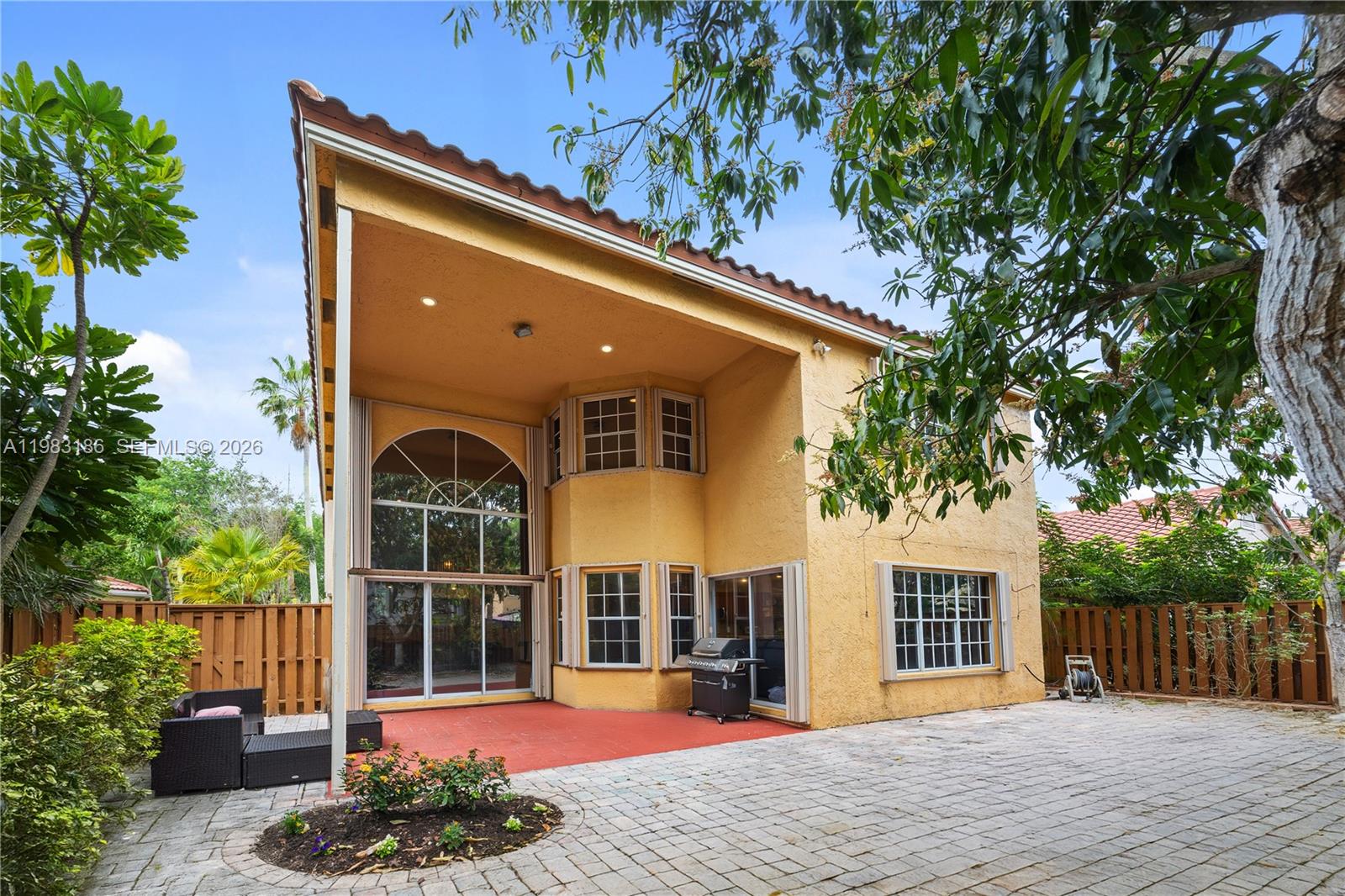 EMBASSY LAKES - Residential