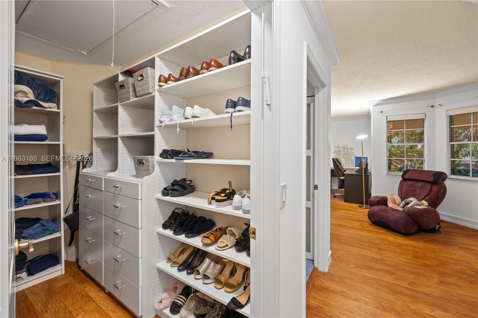 EMBASSY LAKES - Residential